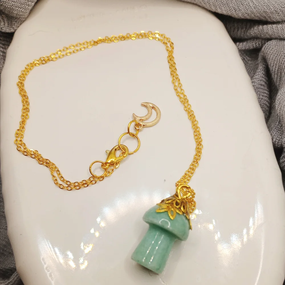 Aventurine Carved Mushroom Pendant Necklace Gold Plated Chain Artisan Made - Picture 2 of 3